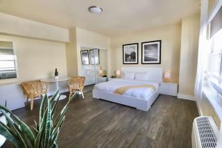 Art Deco Suite Steps from Beach in South of Fifth - 0