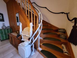 BAT Home Solutions Trier-Euren - alles was ein Hotel nicht bietet - 10 Min zur Altstadt - 98 qm Scheune für 9 Personen mit Sternenhimmel, Wintergarten, Grill und Kino - barrierefrei dank Lift & Auffahrt - 1