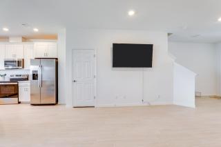 Lanai and Pool Access Central Sarasota Townhome! - Sarasota - 5