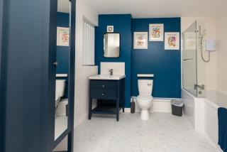 Central 3 Bedroom Flat w Parking - Liverpool - 8