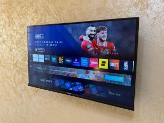 Cozy Two Bedroom Large Apartment - 2