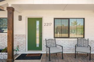 Renovated Retreat! Cozy Firepit Nights Await! - Phoenix - 8