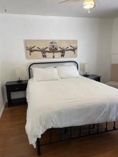 Near Unm, Nob Hill And Downtown - Albuquerque - 1