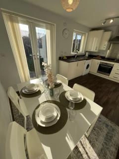 Modern 3 bed Semi-detached - Manchester - 0