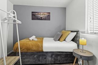 2 Bedroom Serviced Apartment in Kettering Centre- Northampton, Sleeps 4, free parking, Wifi, Sky, Netflix - 3