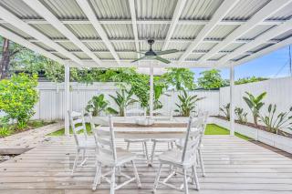 Bright and Spacious Triplex Near Holloways Beach - Holloways Beach - 9