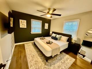 Modern Cozy Retreat - Lemont - 3