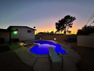 Modern 4BR3Ba Home with Pool and Fire Pit - Phoenix - 5