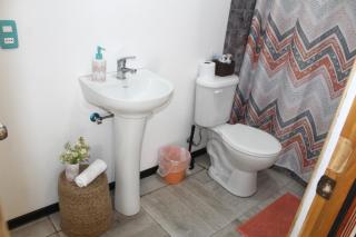 Habitación con baño privado a 4 kilómetros del aeropuerto - 1