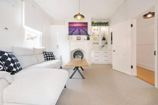 Wilson Cottage - Historic Charm meets Modern Comfort - Sandy Bay - 6