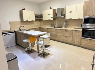 Central 3Story Villa with 3 Bedrooms 2 floor bed - Is-Swieqi - 9