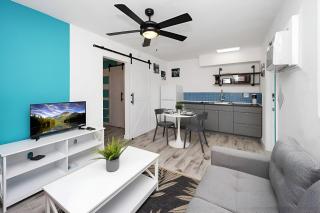 Luna Beach House - Hollywood - 3