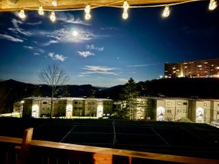 The Sugar Suite - Renovated with a View! AC! POOL, Hot tub, sauna, gym, EV - Sugar Mountain - 1