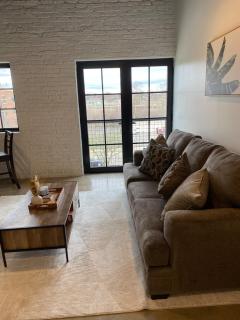 Chic 1BR In the Heart of It All - Aurora - 5