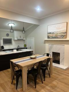 Eton Cottage - Central Boutique Stay - Toowoomba - 6