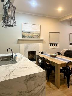 Eton Cottage - Central Boutique Stay - Toowoomba - 2