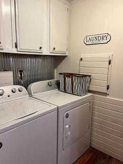 Lakeside cottage w/ 3 bed, 2 bath & spectacular view! - 2