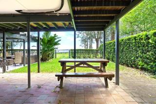 Waterfront Retreat with Games for the Whole Family - Karraganbah - 3