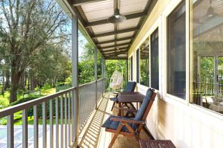 Waterfront Retreat with Games for the Whole Family - Karraganbah - 1
