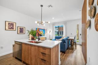 Colorful vibrant Oasis Sleeps 10, 10min to Disney - Kissimmee - 2