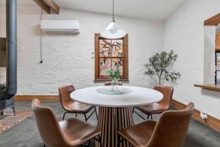 Cozy Bluestone House in Norwood Perfect for Families and Their Pets - 5