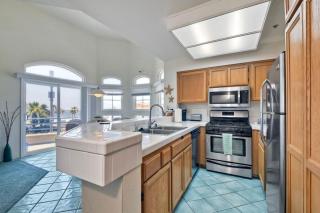 Nomad's Oceanfront Retreat 2B2B Condo - Oceanside - 7