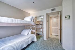 Nomad's Oceanfront Retreat 2B2B Condo - Oceanside - 2