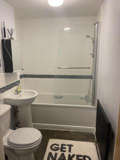 Lovely 2 bedroom flat with free parking and WIFI - 6