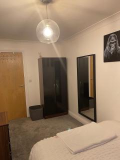 Lovely 2 bedroom flat with free parking and WIFI - 4