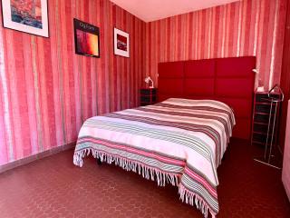 Appartement T2 Saint-Cyprien près du port avec parking - FR-1-309-500 - 2