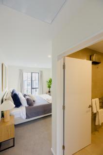 Modern Townhouse, Prime Location, Carpark - 2