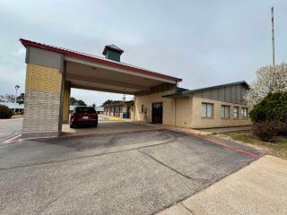 Econo Lodge - Childress - 9