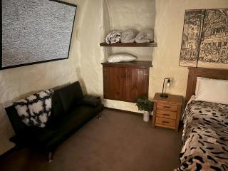 Di's Dugouts - Coober Pedy - 1