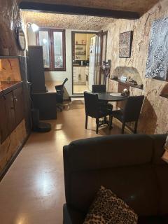 Di's Dugouts - Coober Pedy - 9