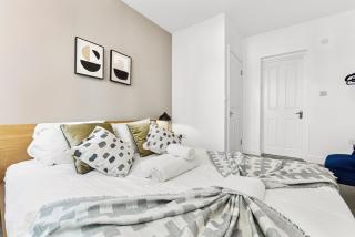 Charming 3BR Flat with Ensuite Master and Balcony - Londra - 8