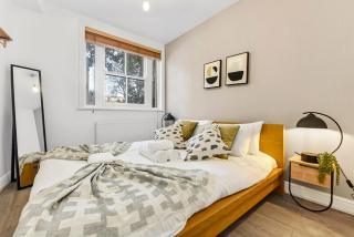 Charming 3BR Flat with Ensuite Master and Balcony - 2