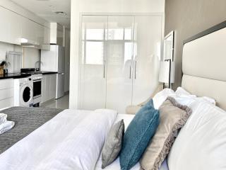 Homes2Retreat - Chic & Cozy Studio in Damac - 1