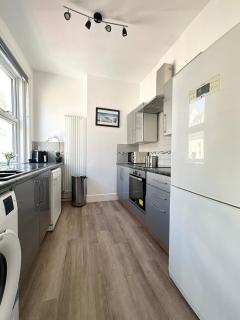 The Bournemouth Hideaway - Beautiful Central flat - 10 mins walk to beach - Brought to you by Coastline Retreats - Bournemouth - 6