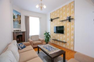 Look Ahead Travel Grand House with Maiden Tower Wiew and Terrace - 9