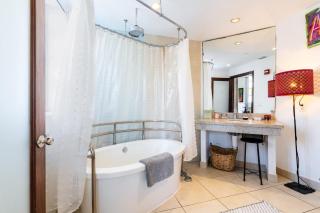 Oceanfront Oasis 2-BR Apartment on Ocean Drive - 5