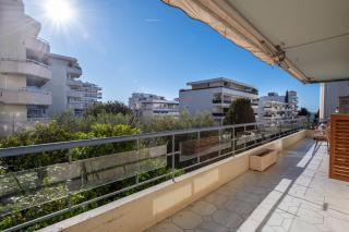 Spacious 2-Br Apartment Walk to Beach & City Center - Cannes - 9