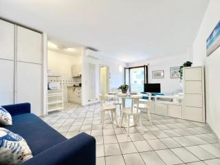 Mono Rosina, aria condizionata e balcone a soli 50 metri dal mare! by Alfareal - 8