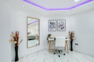 Stunning 5 Bedroom, 3 Bathroom Home in Windsor - 5