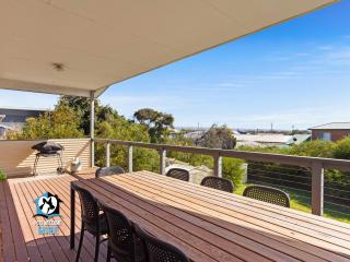 Tranquil Beach Retreat 2 Living Areas Sleeps 9 - Goolwa South - 3