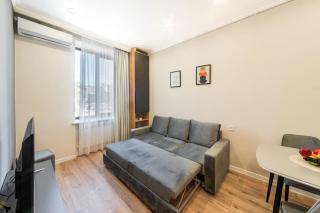 Sunny New Renovated One BDR with Balcony - 7