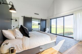 Seacliff House 10 bedrooms with Ocean & Dairy Country Views - Gerringong - 4