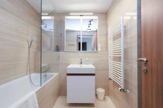 Skypark Tower 3- Free parking and city views - Bratislava - 4