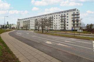 Beautiful Apartment with Balcony by Noclegi Renters - 5