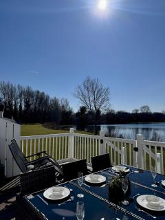 Family Lake House w Deck Views Cotswolds - 7
