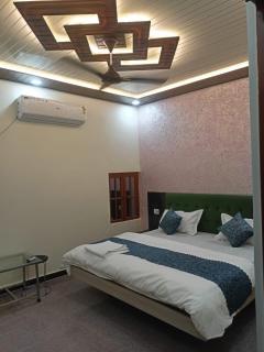 Snerola family hotel - Bhauli - 0
